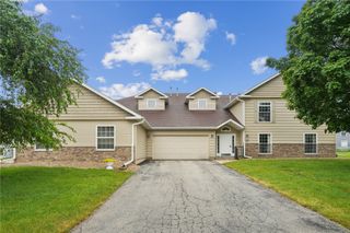4320 Westchester Dr NE #B, Cedar Rapids, IA 52402