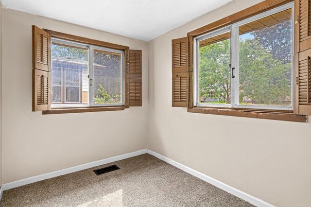 971 Lawson Avenue E, Saint Paul, MN 55106