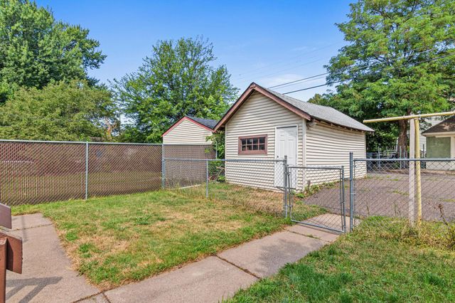 971 Lawson Avenue E, Saint Paul, MN 55106
