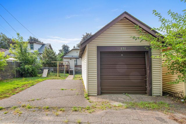 971 Lawson Avenue E, Saint Paul, MN 55106