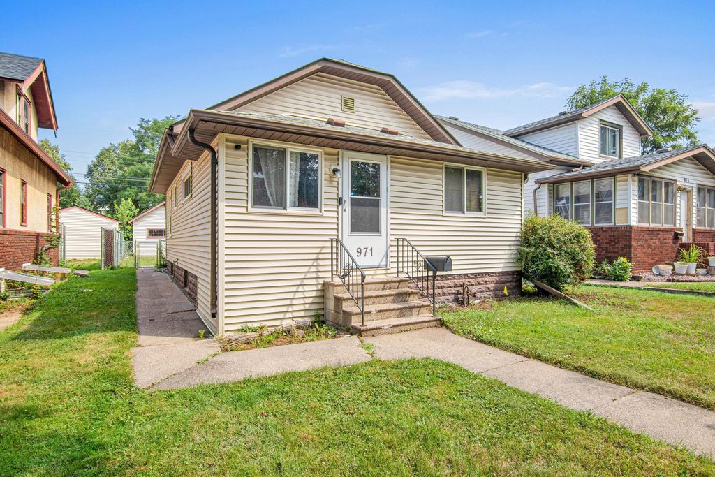 971 Lawson Avenue E, Saint Paul, MN 55106