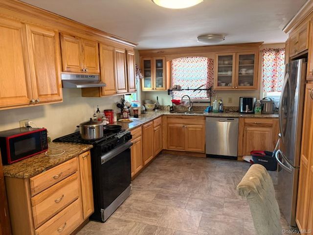 16 Lark Street, Washingtonville, NY 10992
