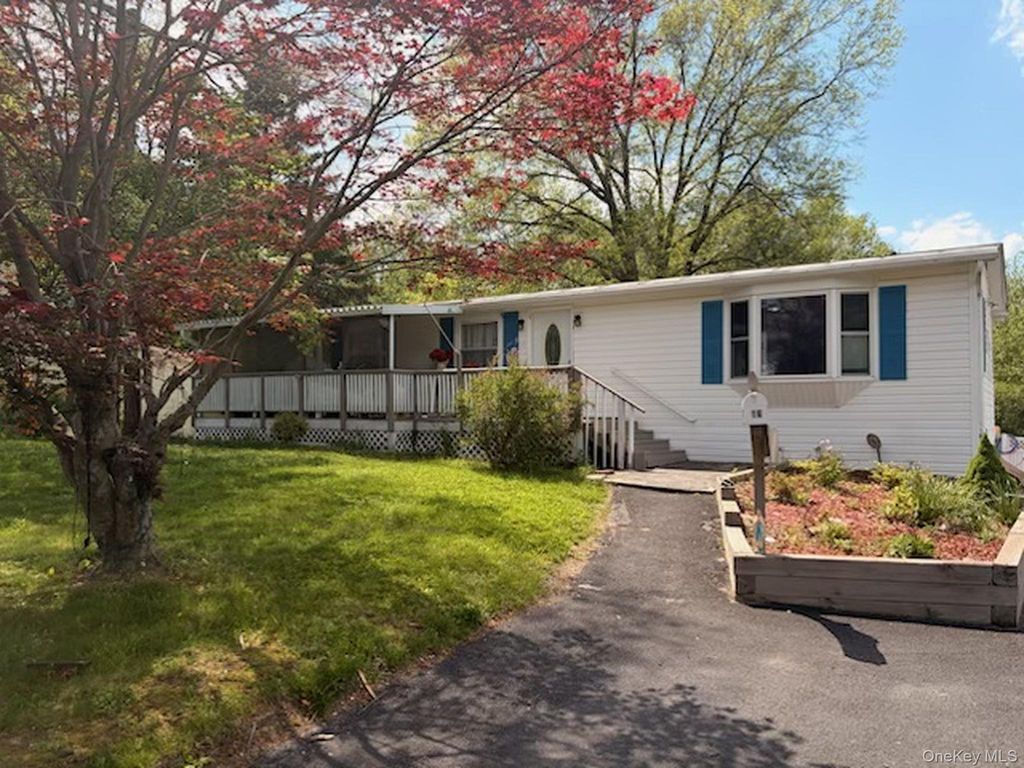 16 Lark Street, Washingtonville, NY 10992