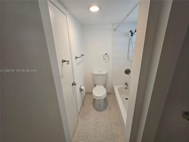 9461 Evergreen Pl 305, Davie, FL 33324