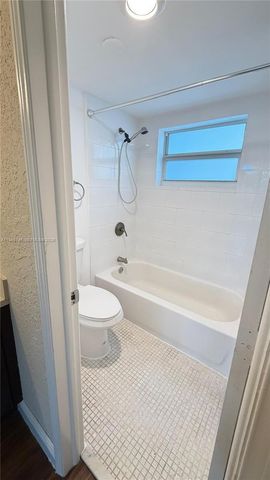 9461 Evergreen Pl 305, Davie, FL 33324