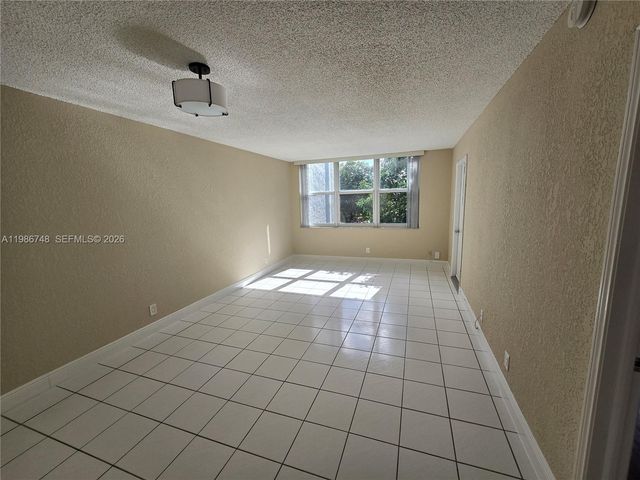 9461 Evergreen Pl 305, Davie, FL 33324
