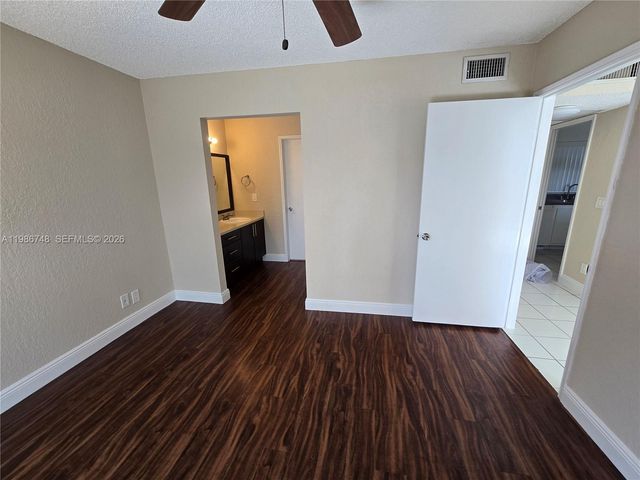 9461 Evergreen Pl 305, Davie, FL 33324