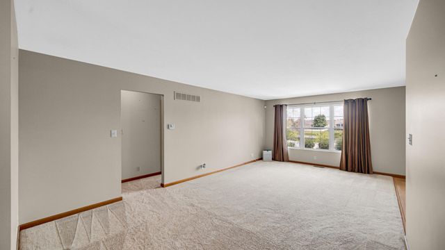 101 Whispering Boulevard, La Porte, IN 46350