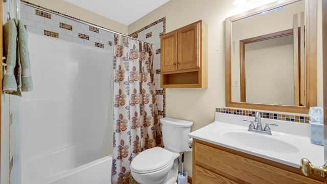 101 Whispering Boulevard, La Porte, IN 46350
