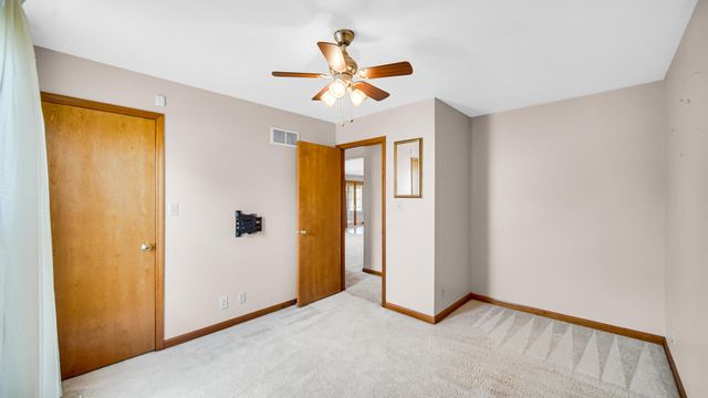 101 Whispering Boulevard, La Porte, IN 46350