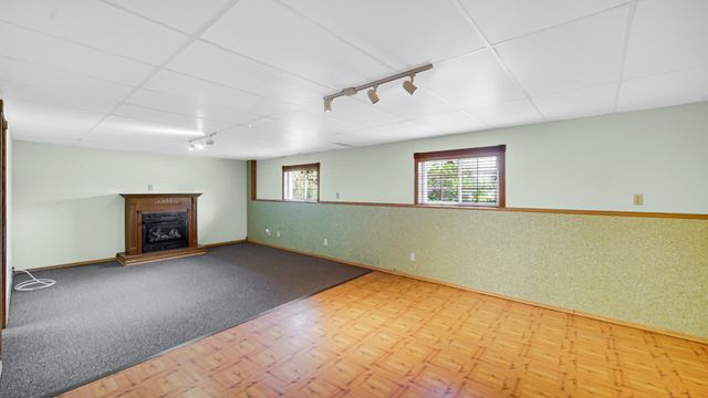 101 Whispering Boulevard, La Porte, IN 46350