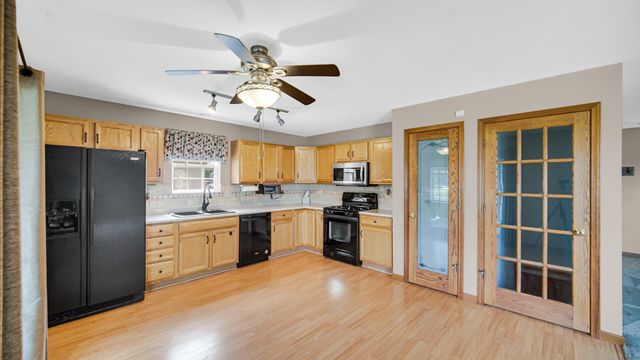 101 Whispering Boulevard, La Porte, IN 46350
