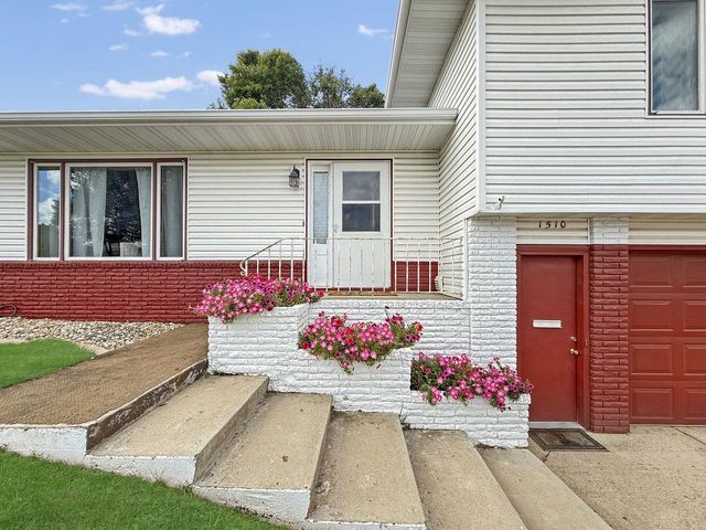 1510 7TH ST SW, Minot, ND 58701