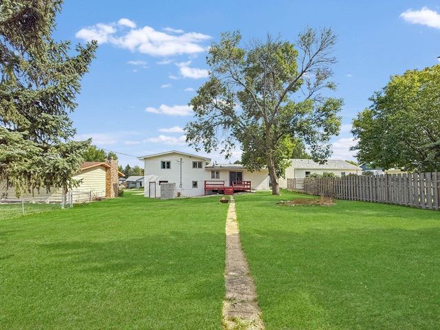 1510 7TH ST SW, Minot, ND 58701