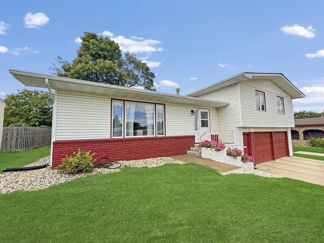 1510 7TH ST SW, Minot, ND 58701