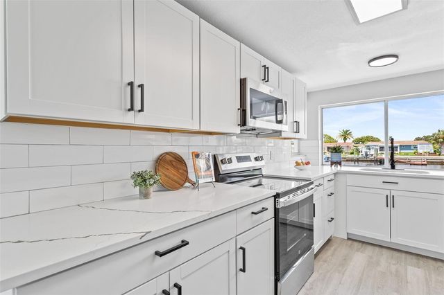 12700 5TH ISLE, Hudson, FL 34667