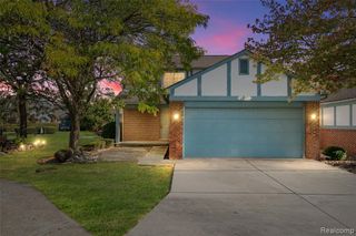 15721 Huntcliff Drive, Macomb, MI 48044