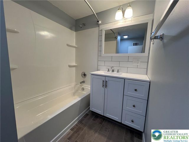 161 South Main Street 201, Nazareth Boro, PA 18064