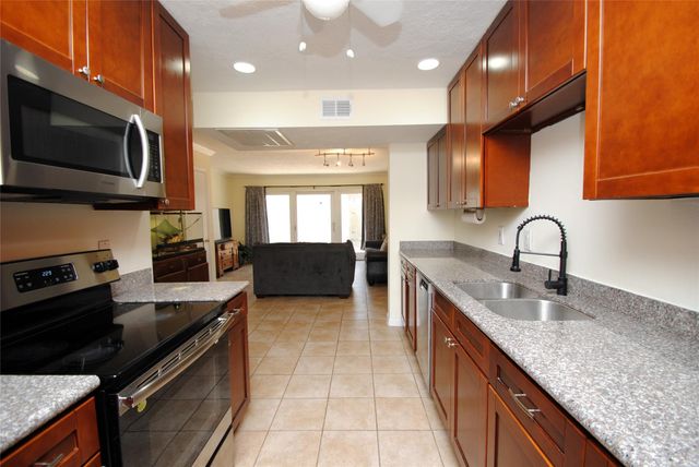 12739 Huntingwick Drive 151, Houston, TX 77024