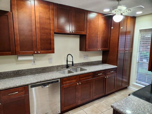 12739 Huntingwick Drive 151, Houston, TX 77024