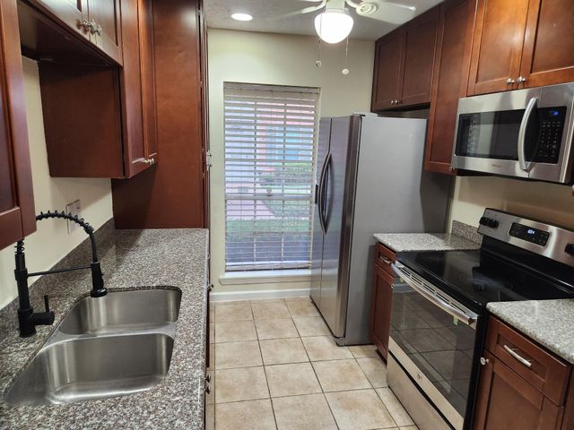 12739 Huntingwick Drive 151, Houston, TX 77024