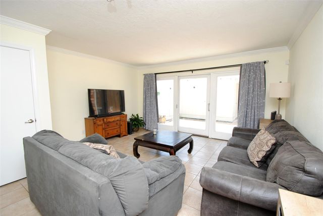 12739 Huntingwick Drive 151, Houston, TX 77024