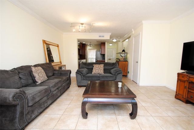 12739 Huntingwick Drive 151, Houston, TX 77024