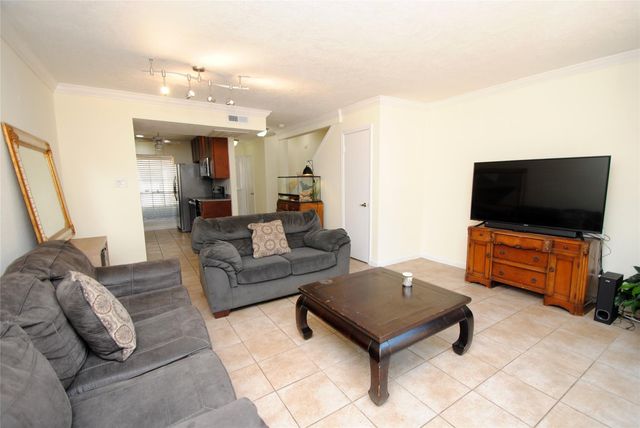 12739 Huntingwick Drive 151, Houston, TX 77024