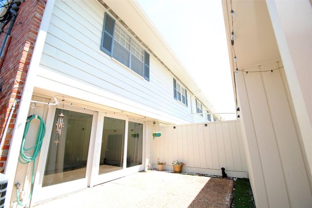 12739 Huntingwick Drive 151, Houston, TX 77024