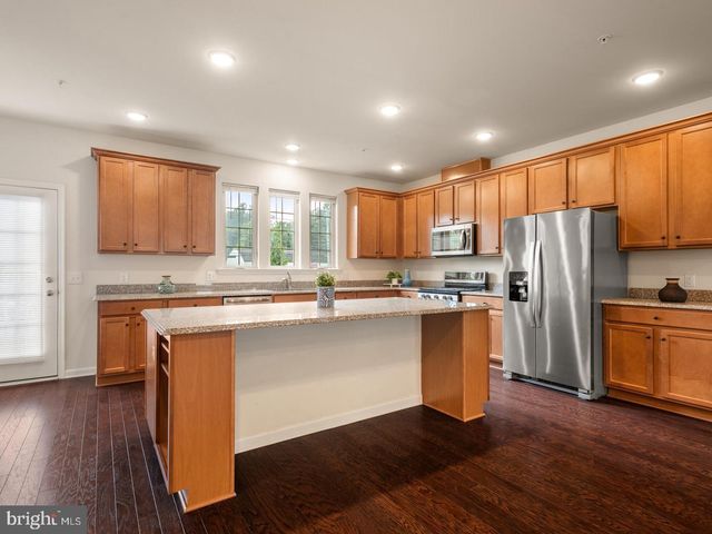 15 EAGLE LN, Malvern, PA 19355