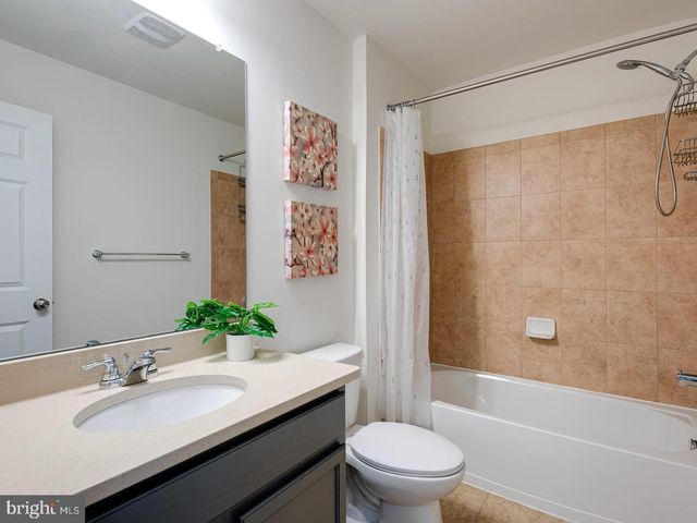 15 EAGLE LN, Malvern, PA 19355