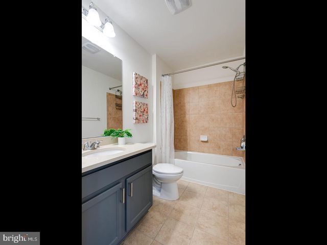 15 EAGLE LN, Malvern, PA 19355