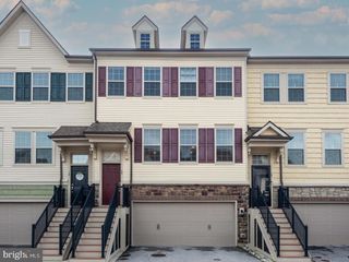 15 EAGLE LN, Malvern, PA 19355