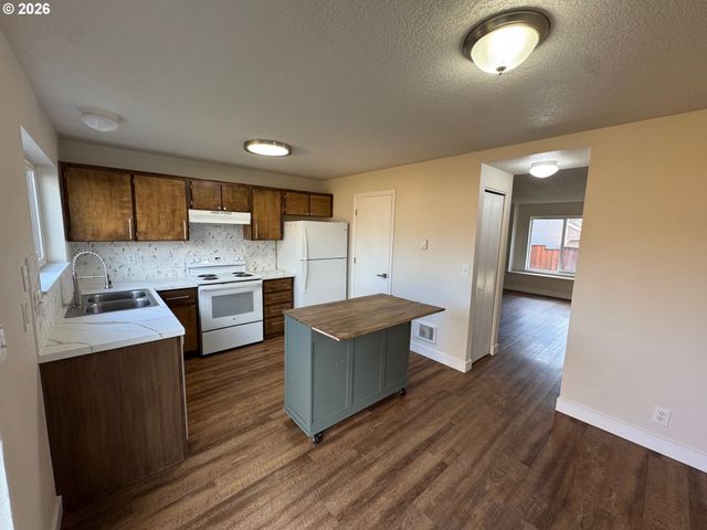 19901 Sw MEADOWBROOK Ct, Beaverton, OR 97078