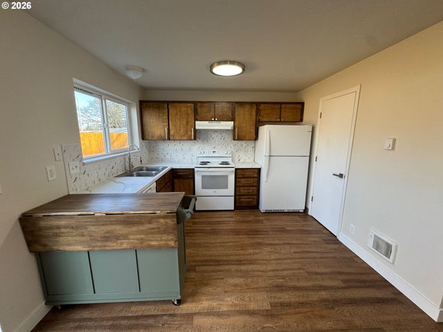 19901 Sw MEADOWBROOK Ct, Beaverton, OR 97078