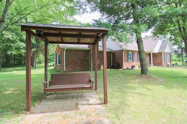 7390 N 325 W, Fairland, IN 46126