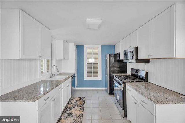 64 E CENTRE ST, Woodbury, NJ 08096