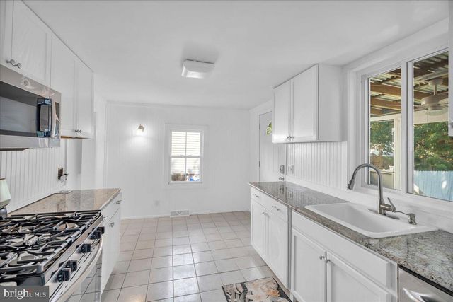 64 E CENTRE ST, Woodbury, NJ 08096