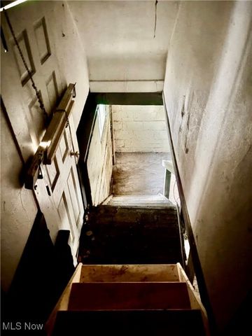 77 Wilhelm Street, Struthers, OH 44471