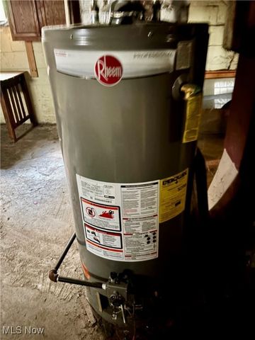 77 Wilhelm Street, Struthers, OH 44471