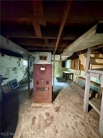 77 Wilhelm Street, Struthers, OH 44471