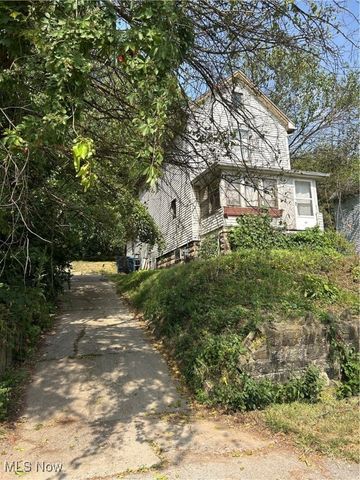 77 Wilhelm Street, Struthers, OH 44471