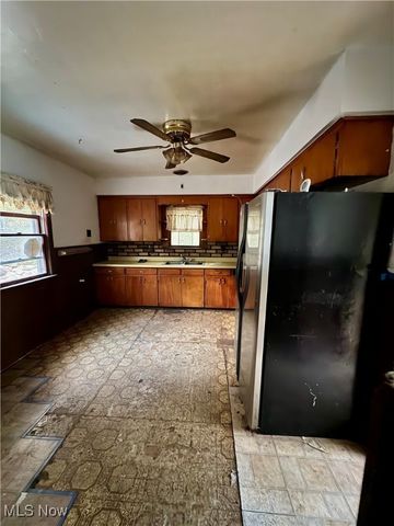 77 Wilhelm Street, Struthers, OH 44471