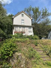 77 Wilhelm Street, Struthers, OH 44471