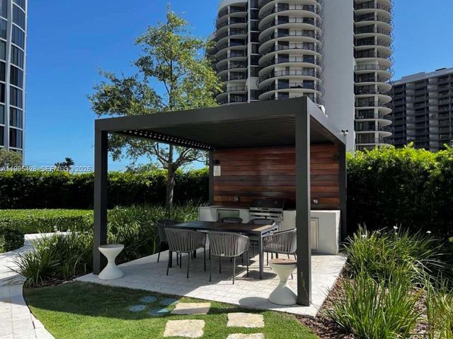 2831 S Bayshore Dr 406, Miami, FL 33133