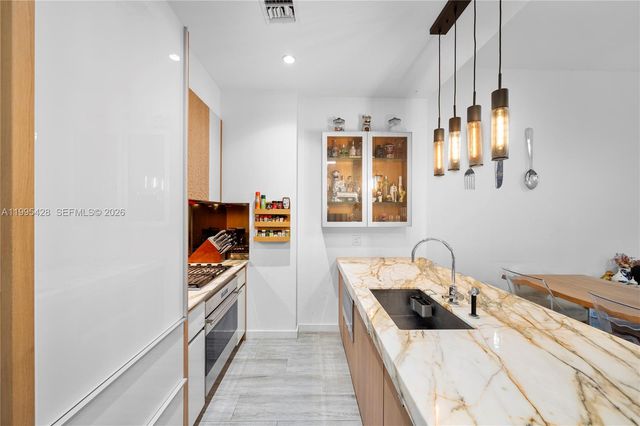 2831 S Bayshore Dr 406, Miami, FL 33133