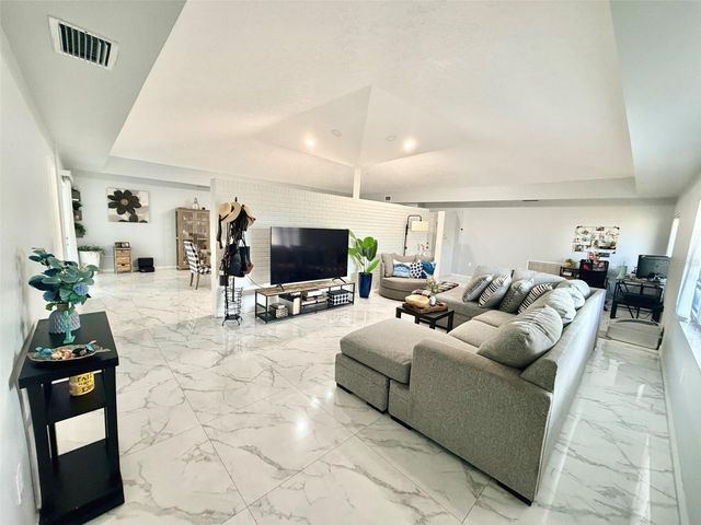 6004 MEMORIAL HIGHWAY, Tampa, FL 33615