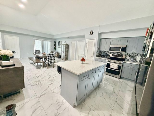 6004 MEMORIAL HIGHWAY, Tampa, FL 33615