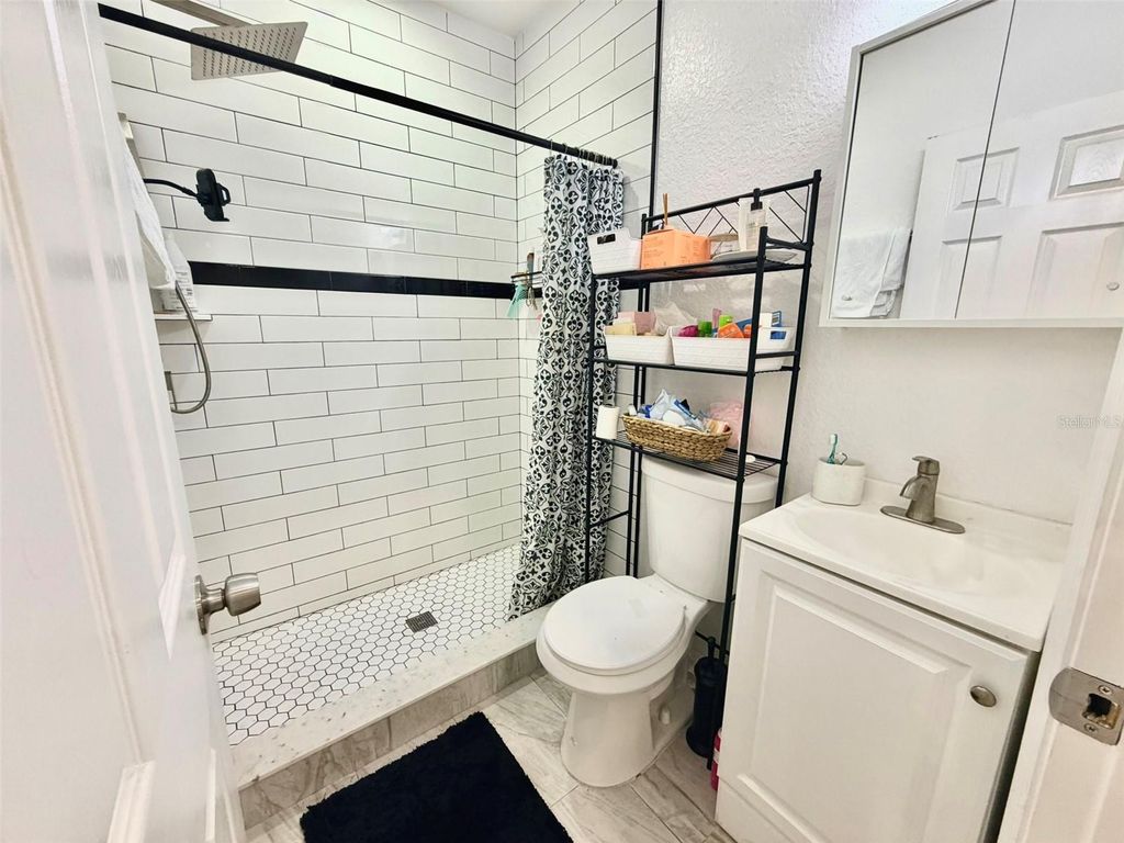 Image 12 of property listing at 6004 MEMORIAL HIGHWAY, Tampa, FL 33615
