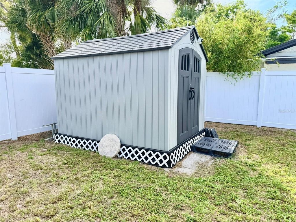 Image 27 of property listing at 6004 MEMORIAL HIGHWAY, Tampa, FL 33615